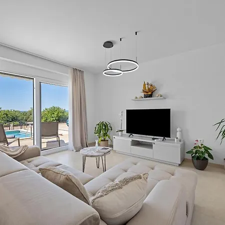 Karavella - With Heated Pool Vila *