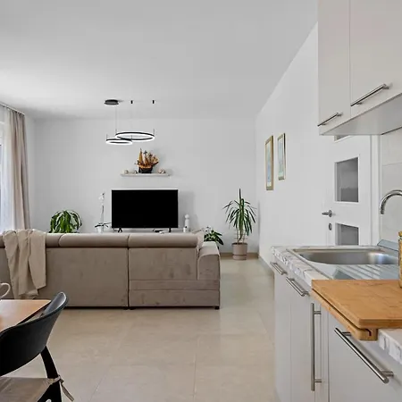 Karavella - With Heated Pool Vila